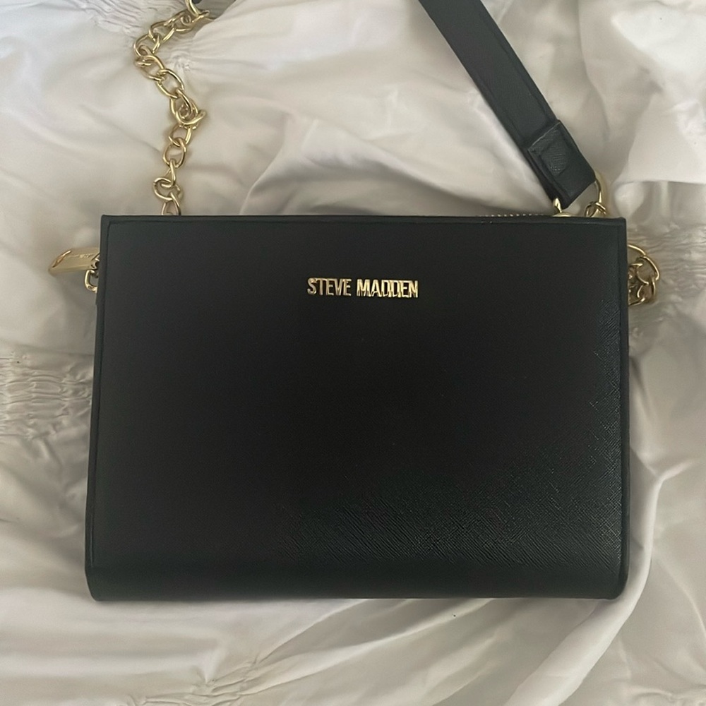 Black Steve Madden crossover bag